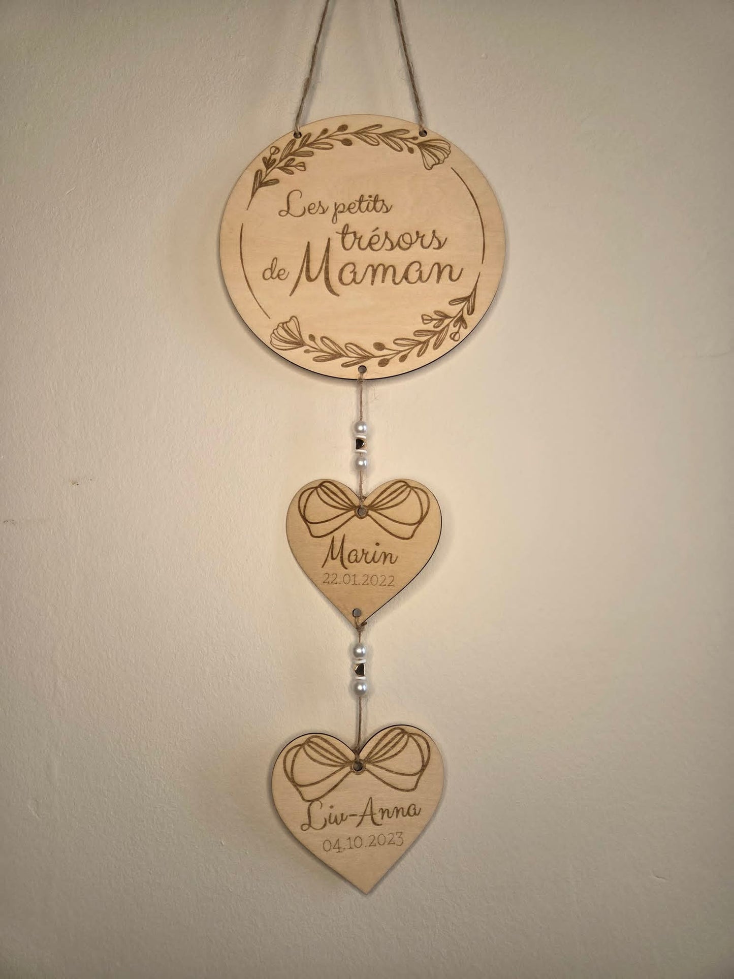 Suspension en bois personnalisée "Les Trésors de Maman"